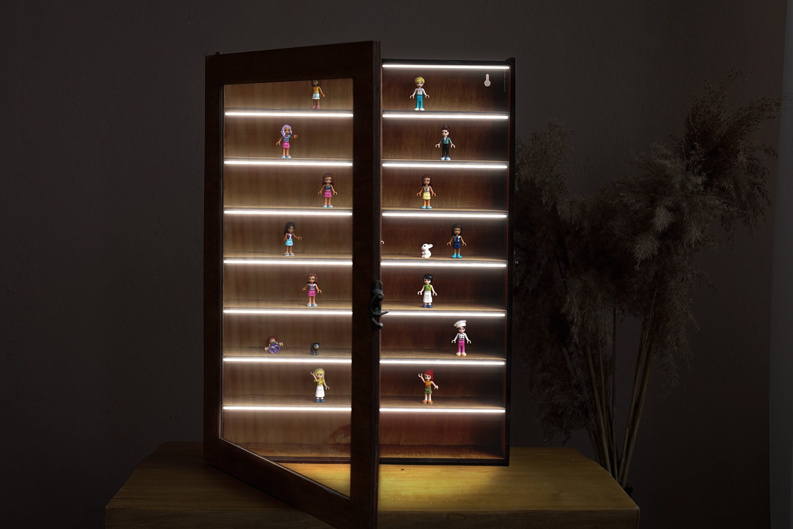 An application scenario or product detail of display shelves for collectibles - Image 24