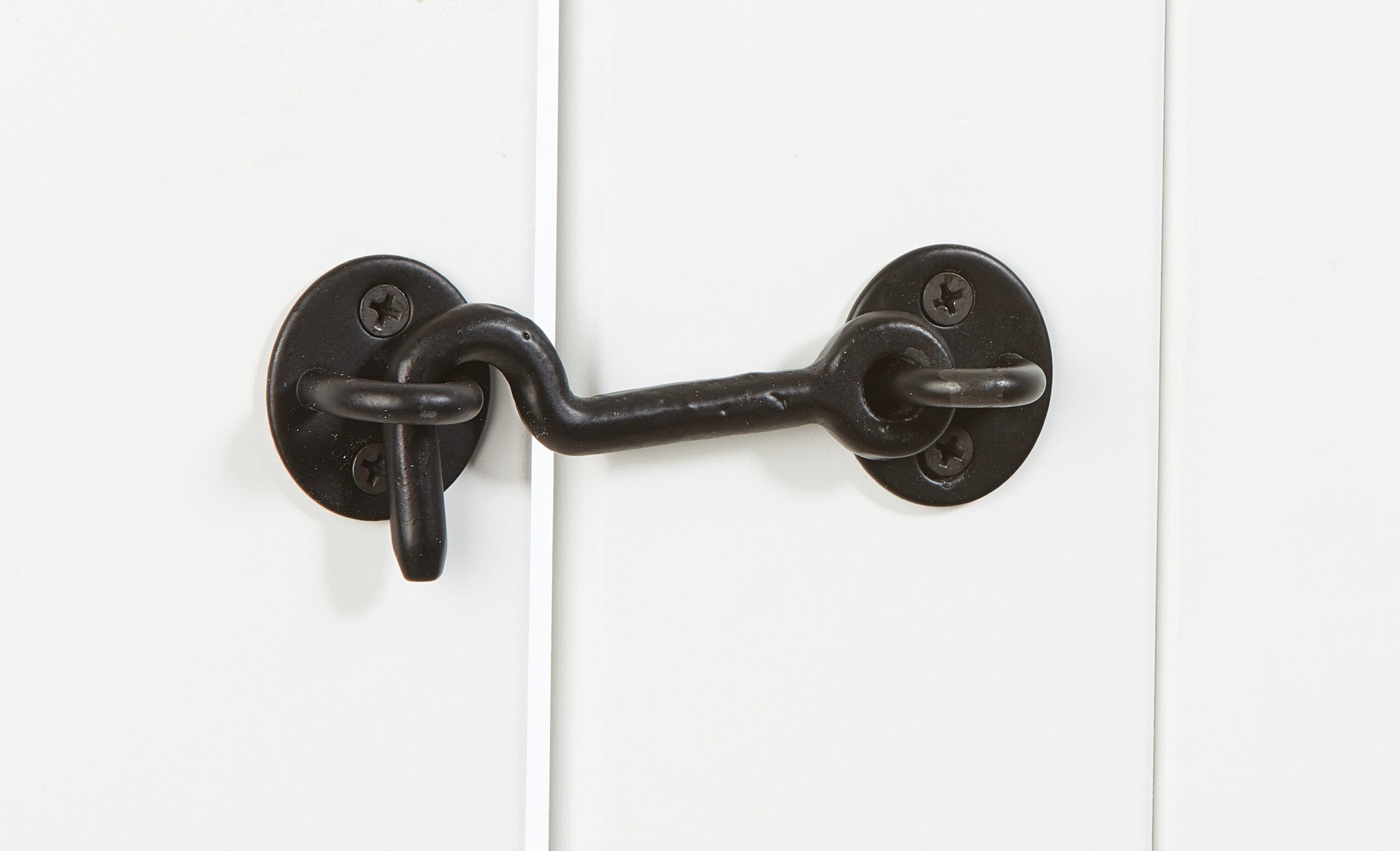 An application scenario or product detail of door latch with hook - Image 9