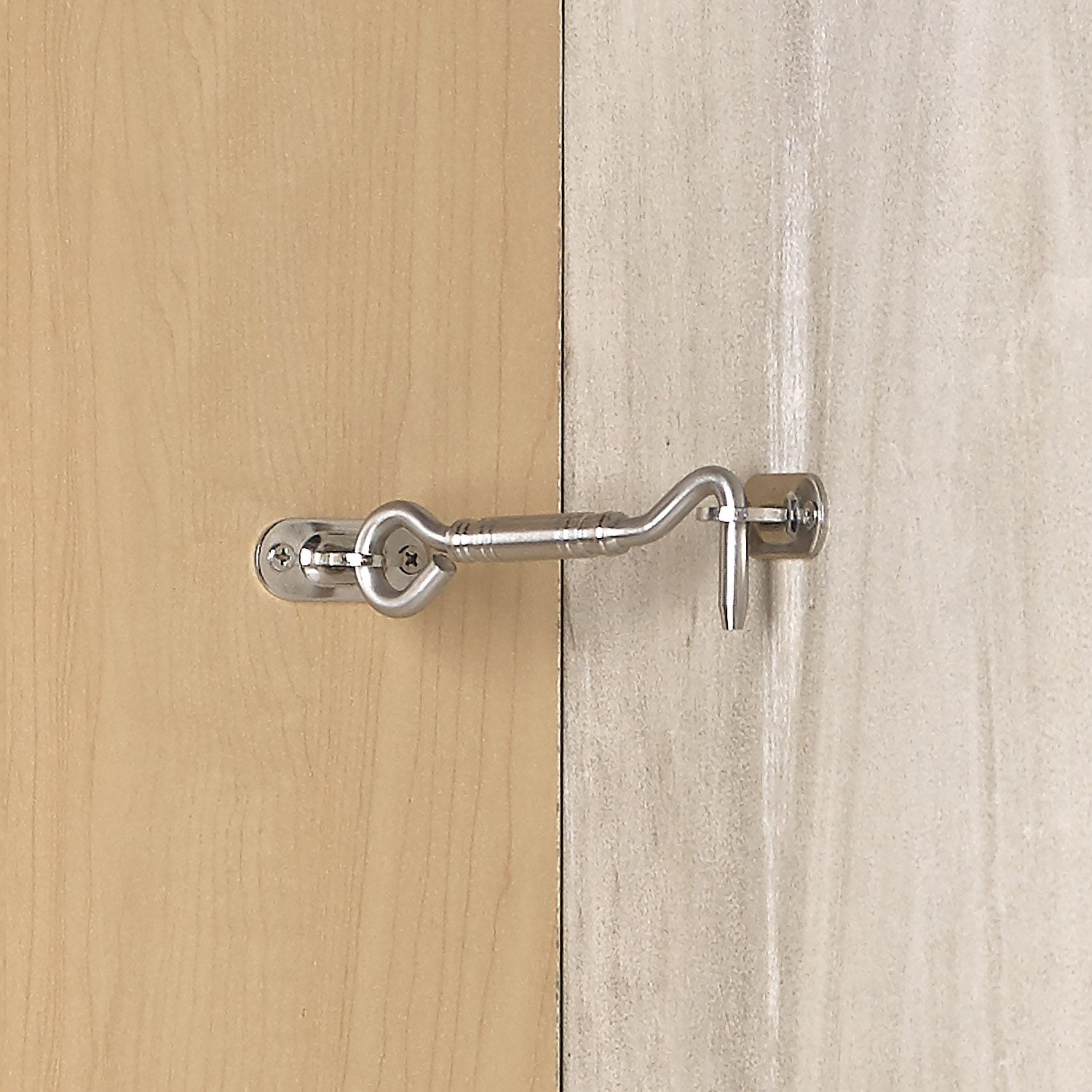 An application scenario or product detail of door latch with hook - Image 11