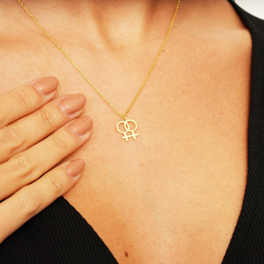 An application scenario or product detail of double venus necklace - Image 2