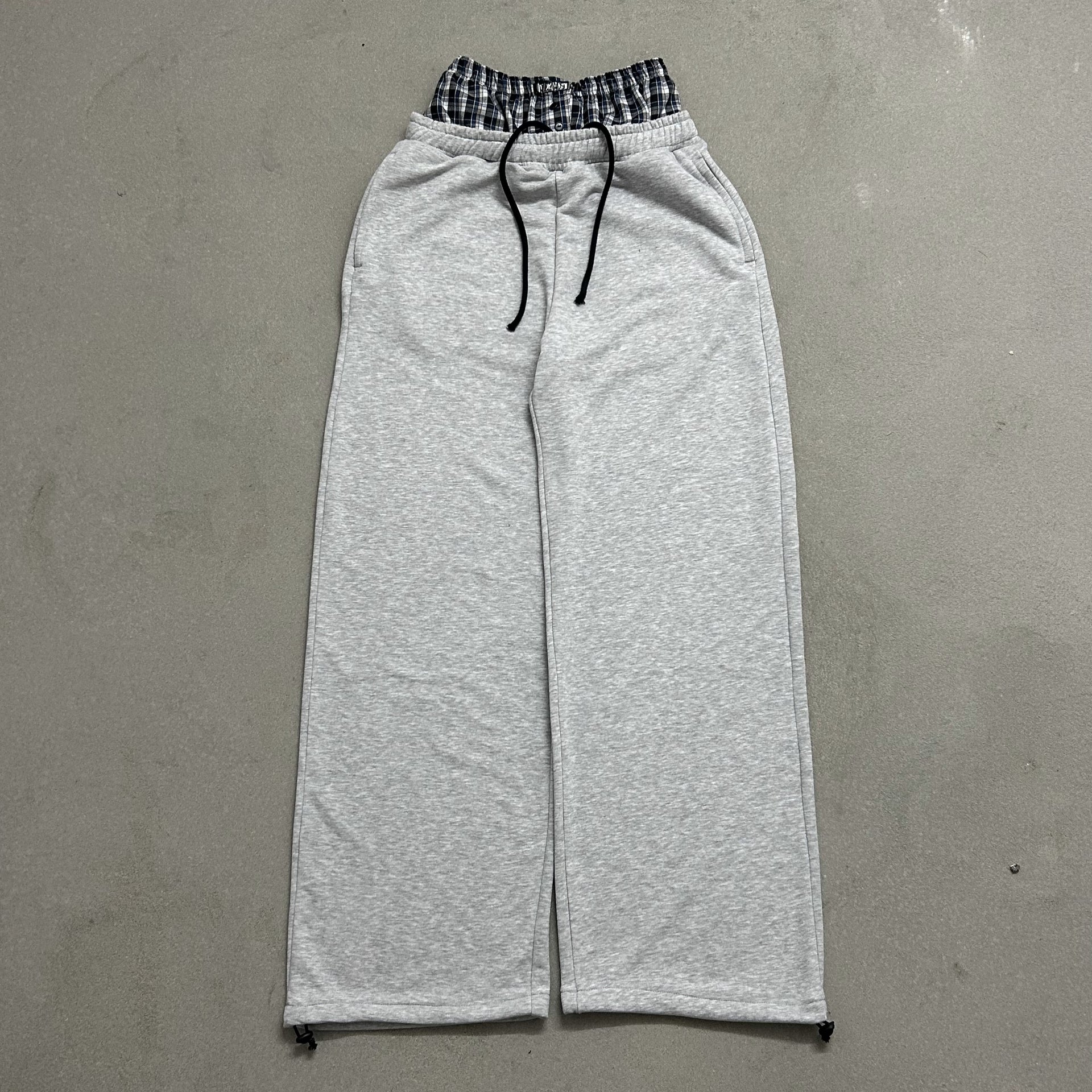 An application scenario or product detail of double waisted sweatpants - Image 6