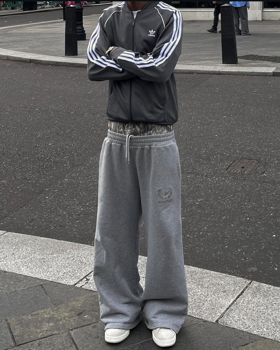 An application scenario or product detail of double waisted sweatpants - Image 17