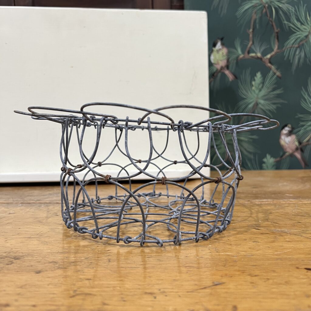 An application scenario or product detail of egg baskets wire - Image 17