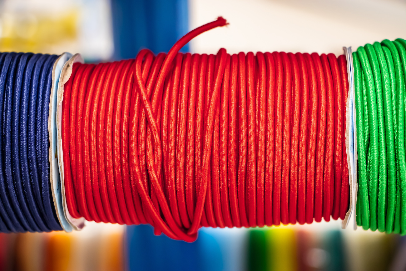 An application scenario or product detail of elastic cord jewelry - Image 8