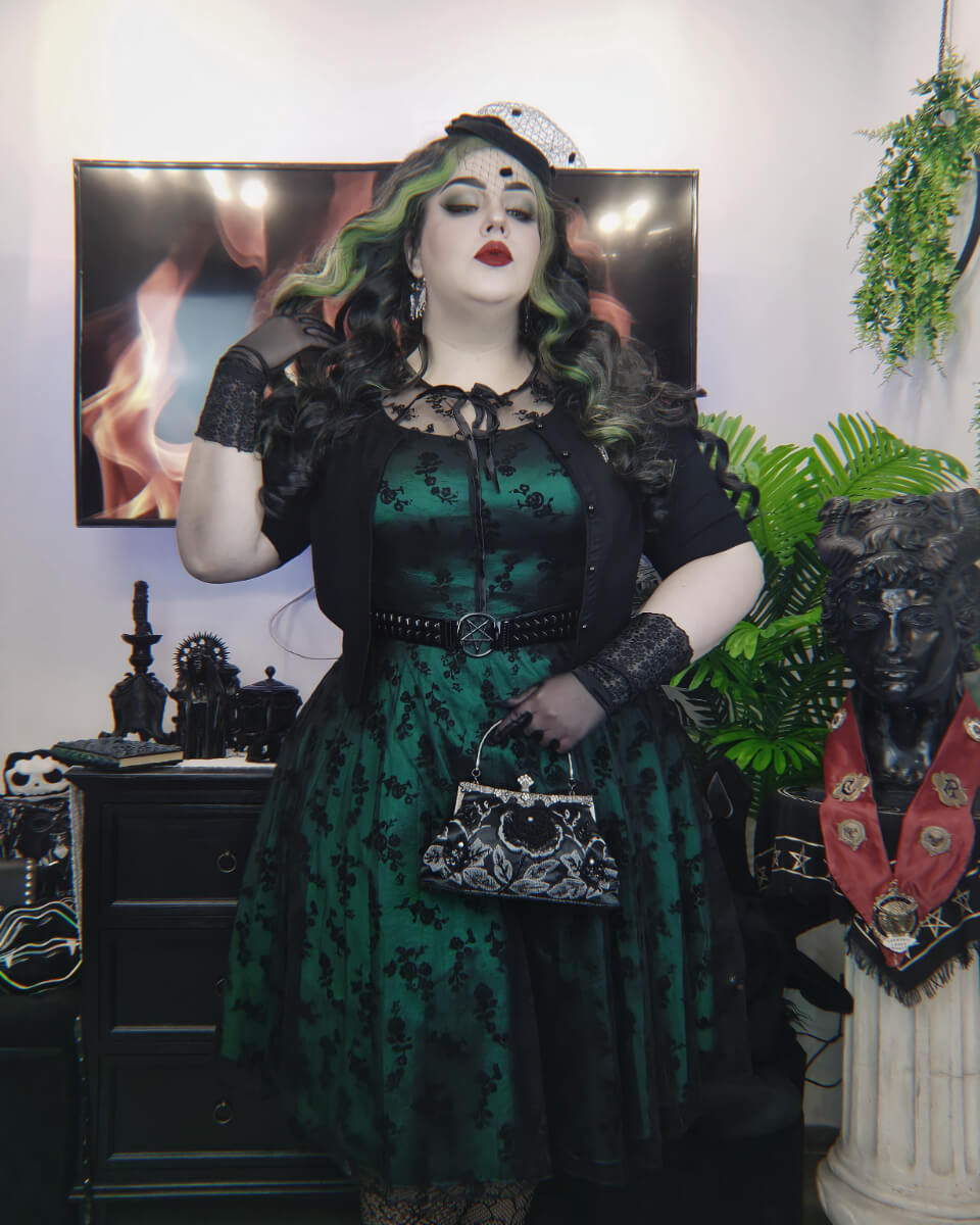 An application scenario or product detail of emerald green and black lace - Image 1
