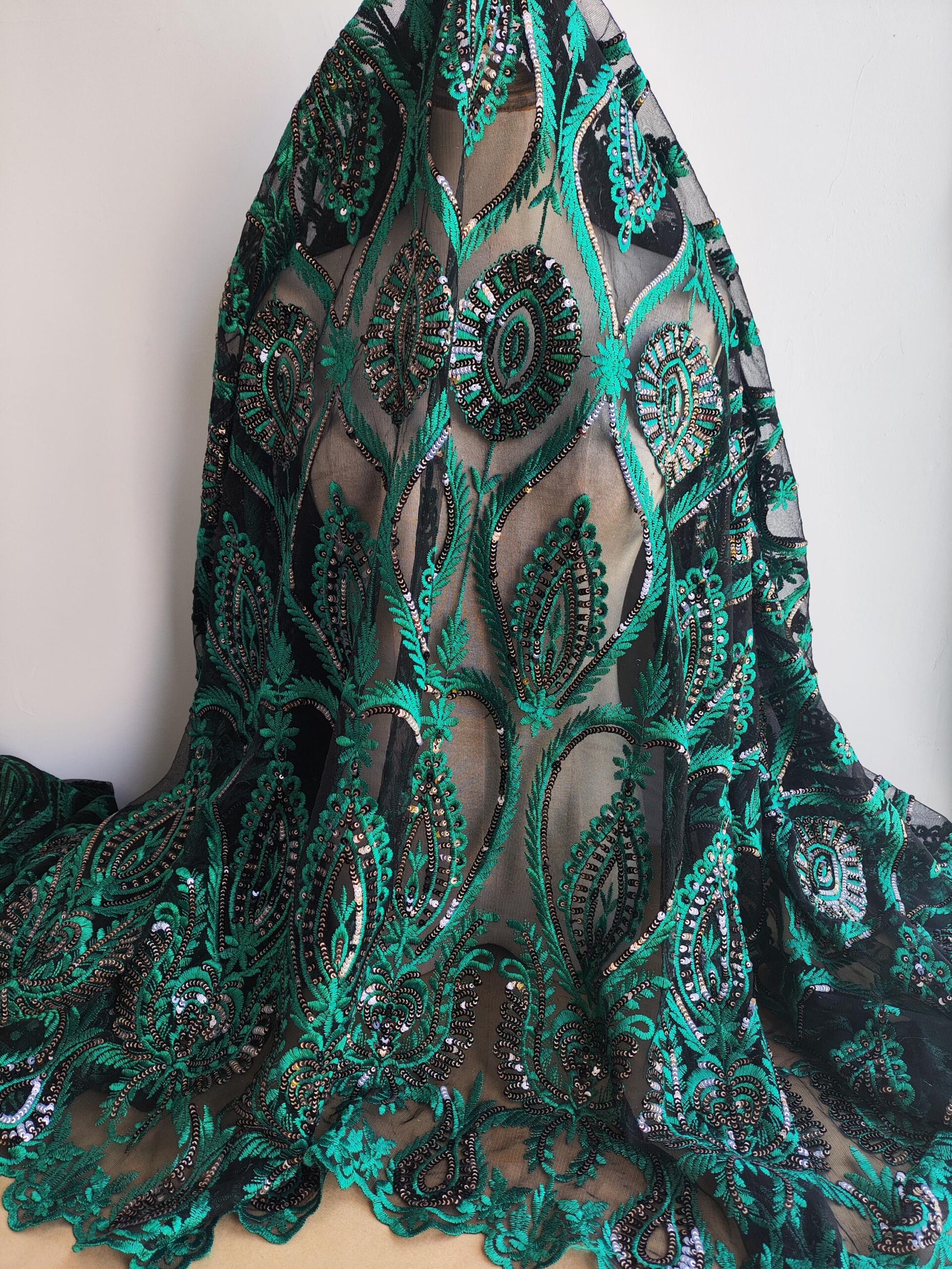 An application scenario or product detail of emerald green and black lace - Image 7
