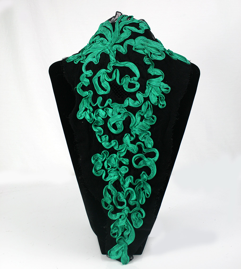 An application scenario or product detail of emerald green and black lace - Image 9