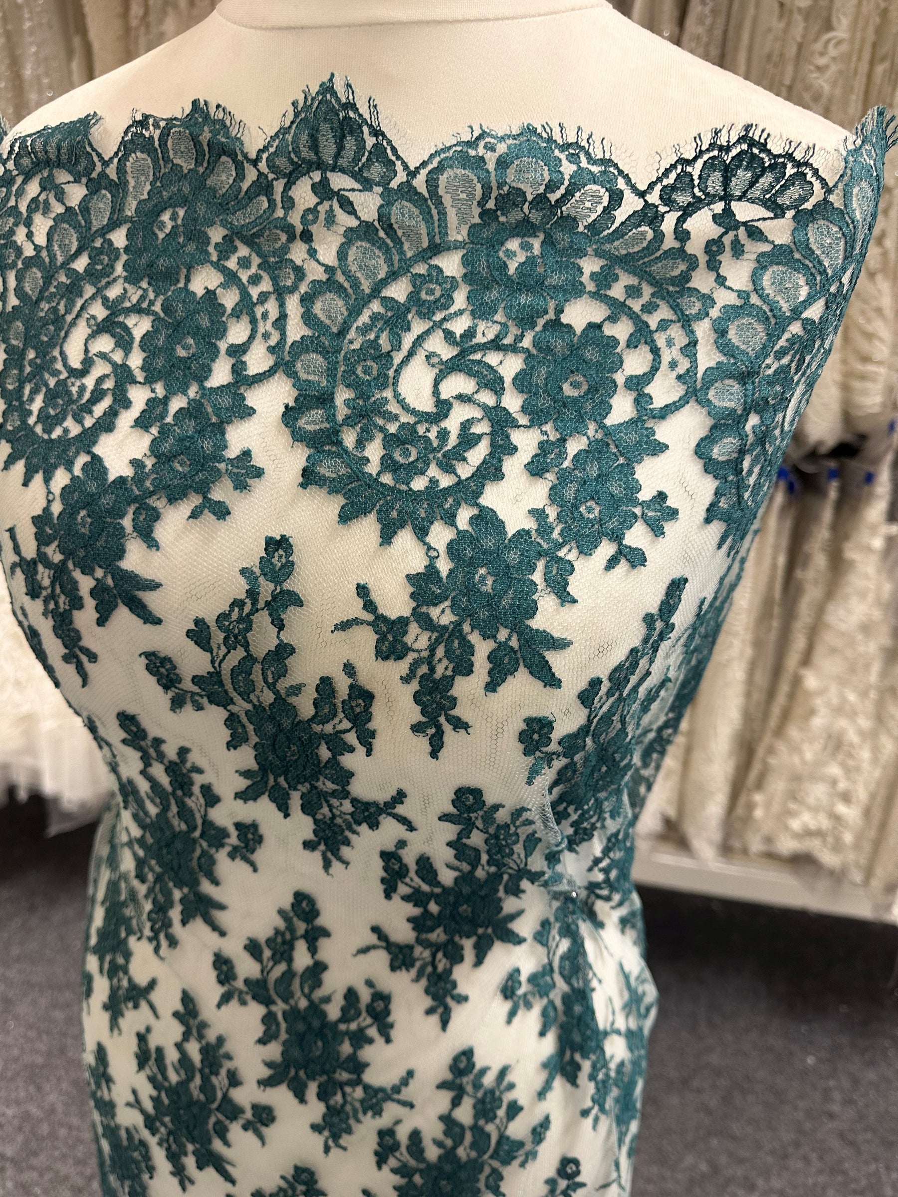 An application scenario or product detail of emerald green and black lace - Image 18