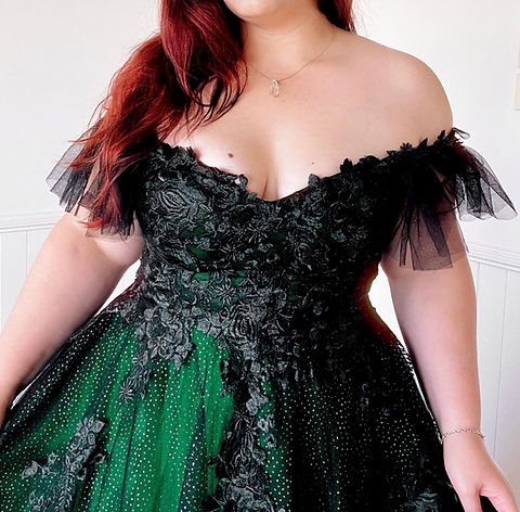 An application scenario or product detail of emerald green and black lace - Image 21