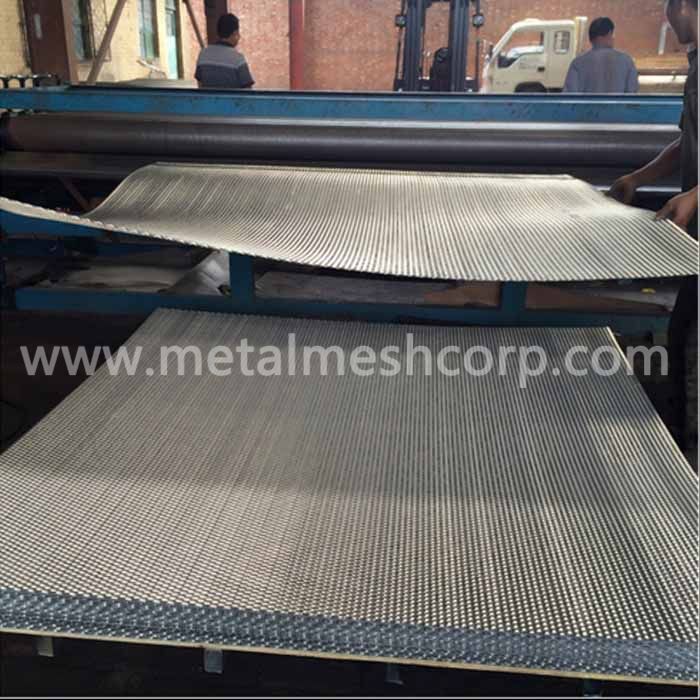 An application scenario or product detail of expanded metal 4x8 - Image 4