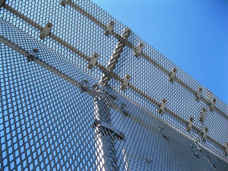 An application scenario or product detail of expanded metal fence - Image 1
