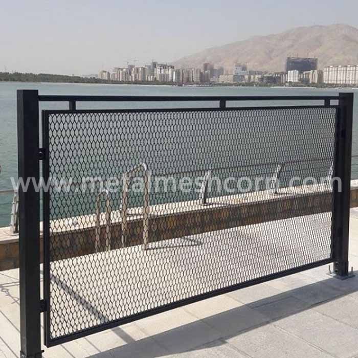 An application scenario or product detail of expanded metal fence - Image 5