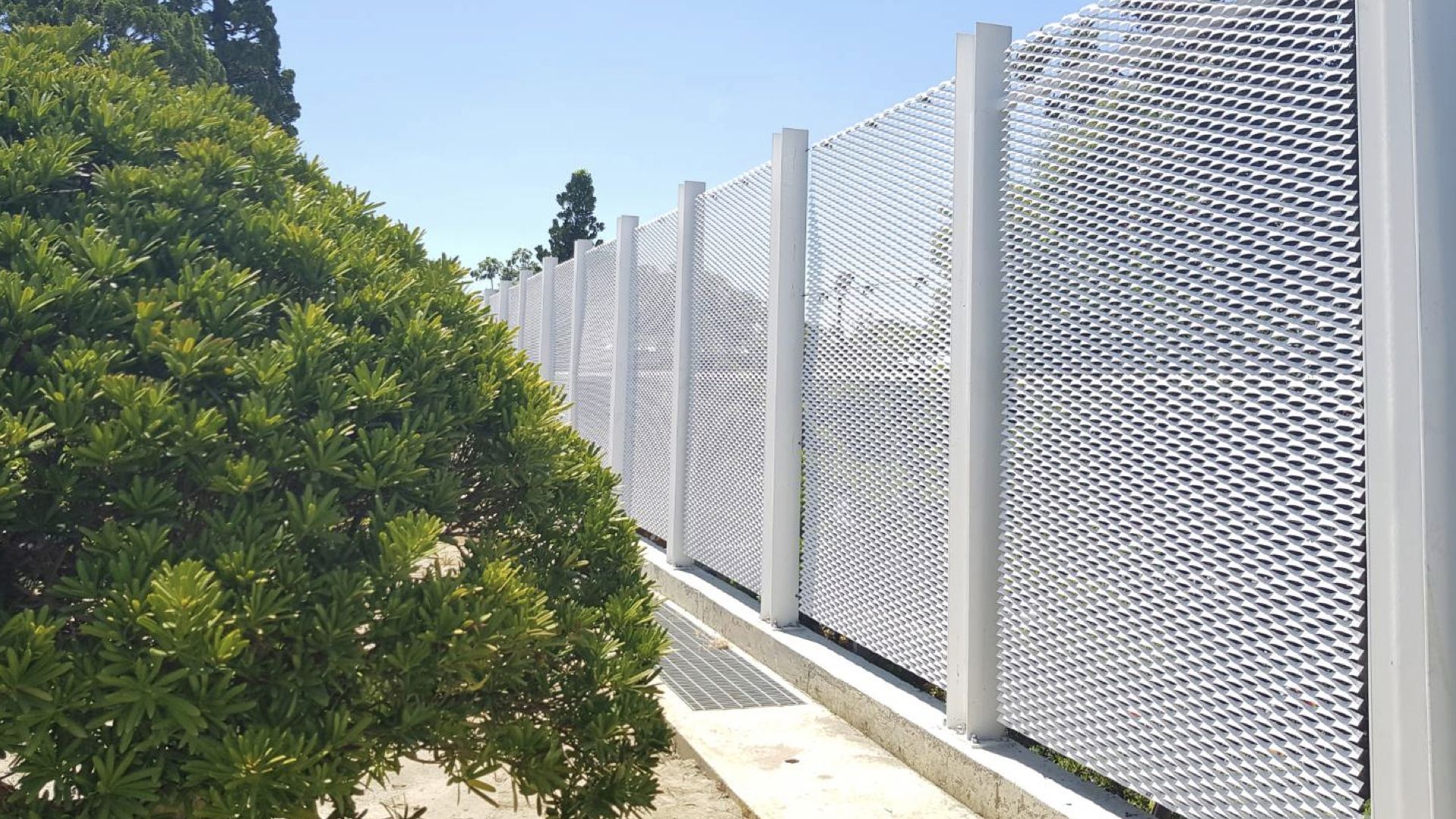 An application scenario or product detail of expanded metal fence - Image 6