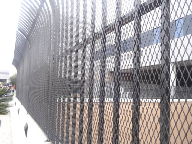 An application scenario or product detail of expanded metal fence - Image 9