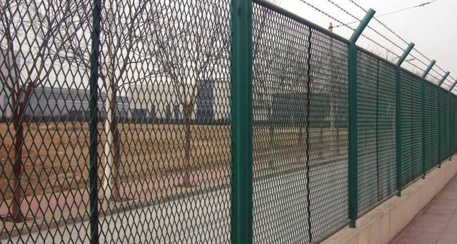 An application scenario or product detail of expanded metal fence - Image 12