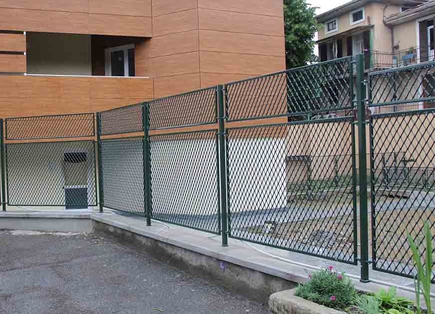 An application scenario or product detail of expanded metal fence - Image 17