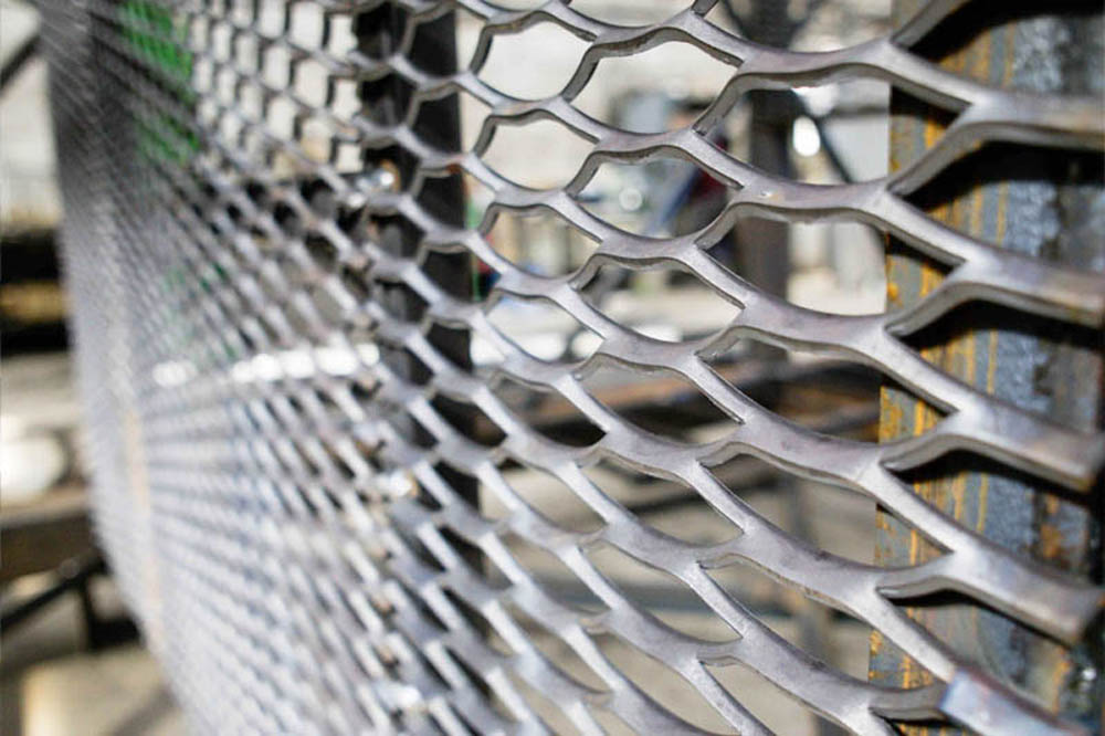 An application scenario or product detail of expanded metal fence - Image 22