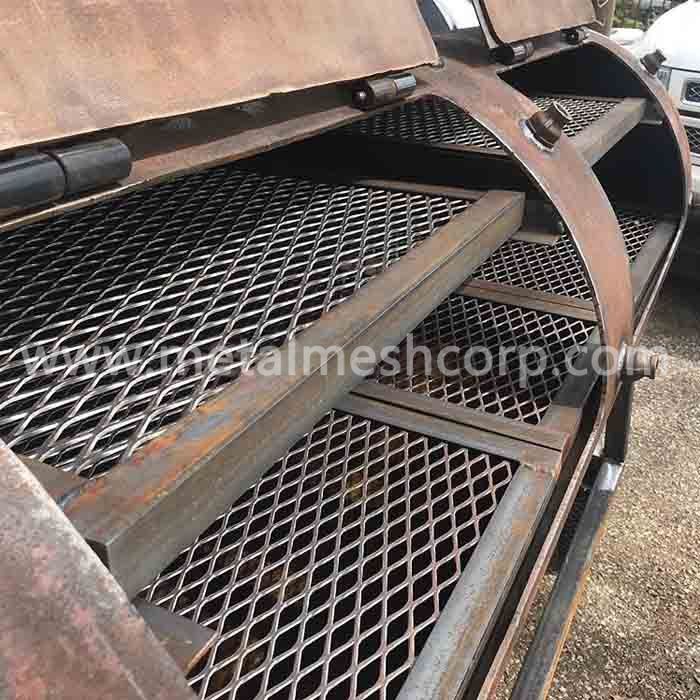 An application scenario or product detail of expanded metal for bbq grill - Image 7
