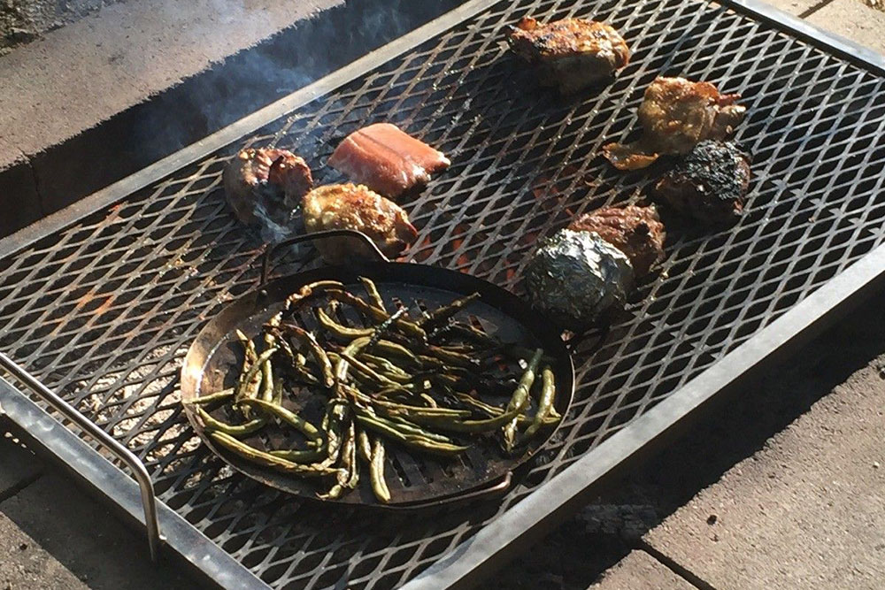An application scenario or product detail of expanded metal for bbq grill - Image 13