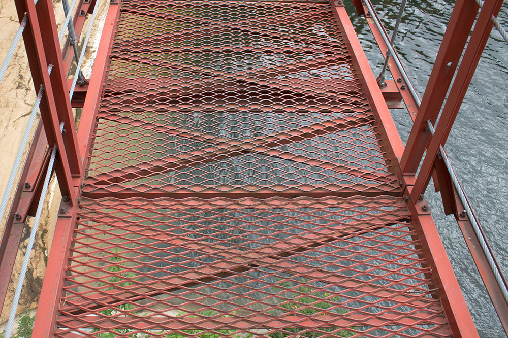 An application scenario or product detail of expanded metal grating - Image 18