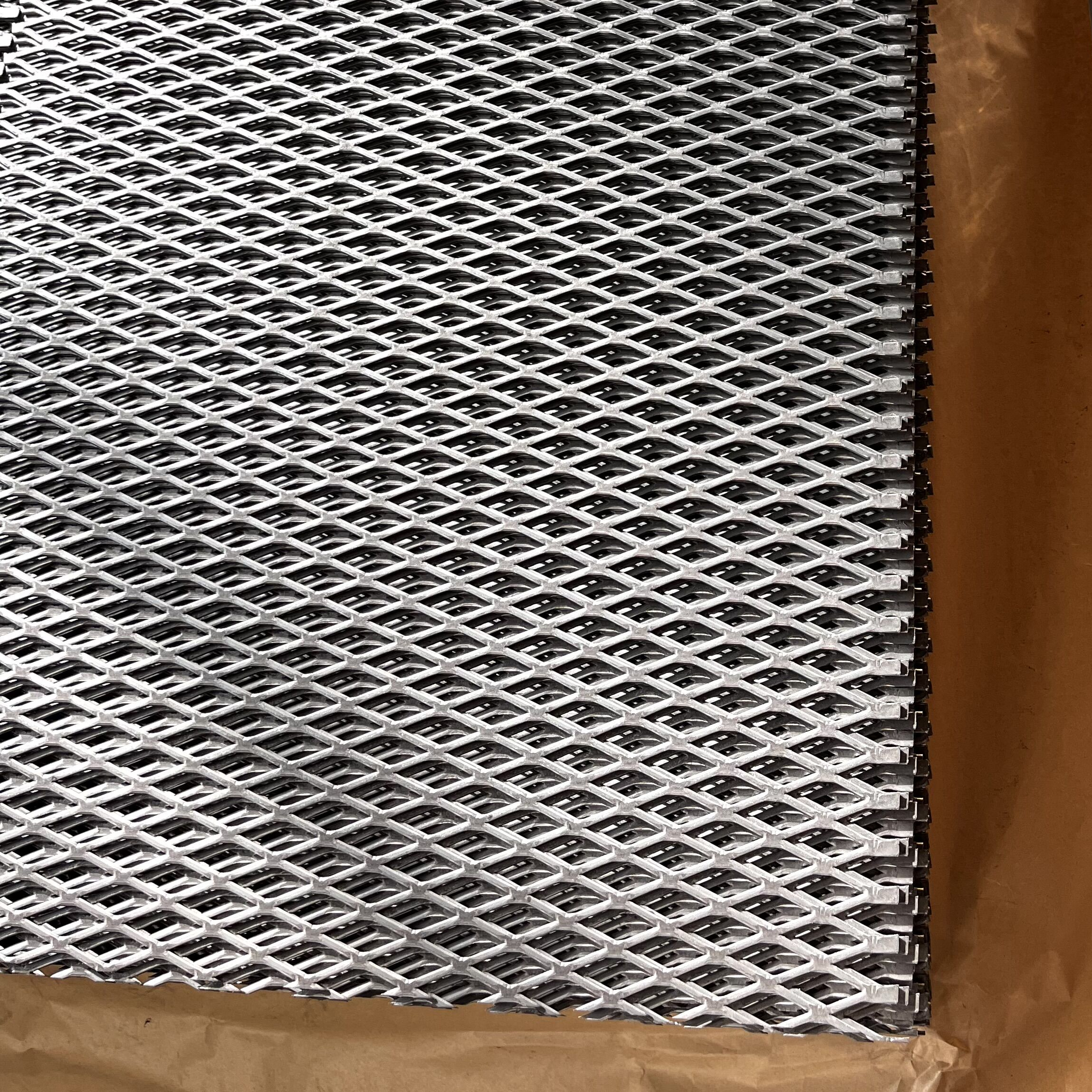 An application scenario or product detail of expanded metal sheet 4x8 - Image 14