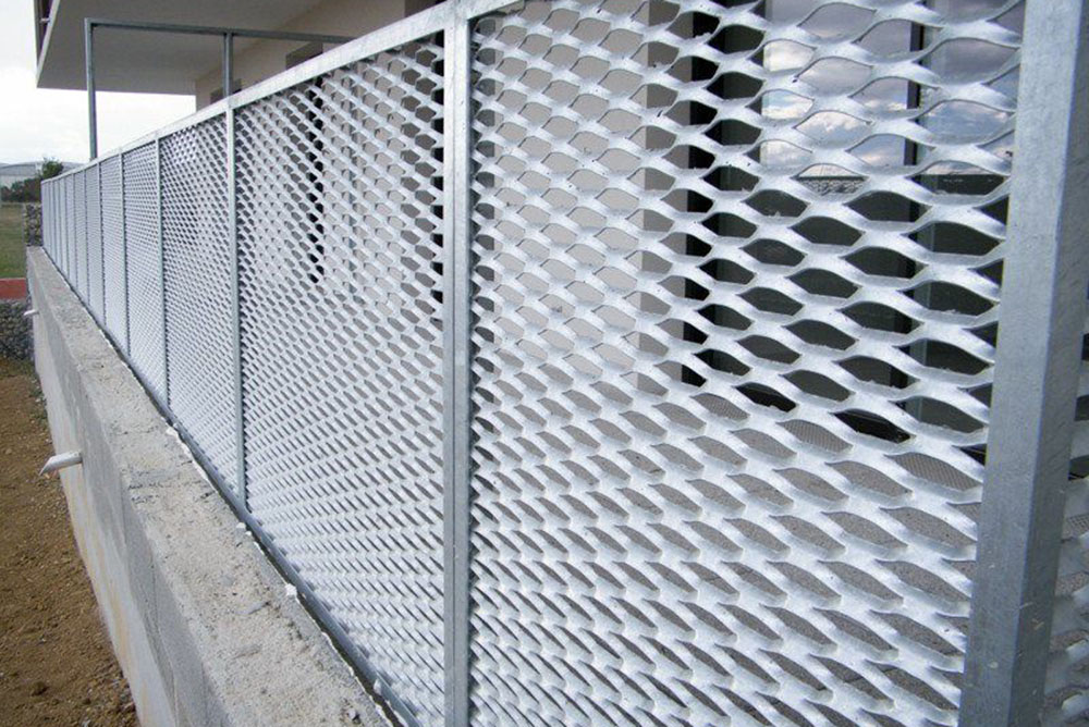 Featured image for the expanded steel grill guide