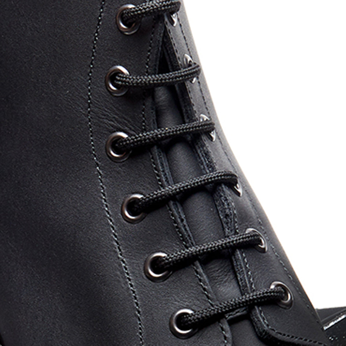 An application scenario or product detail of eyelets boots - Image 17