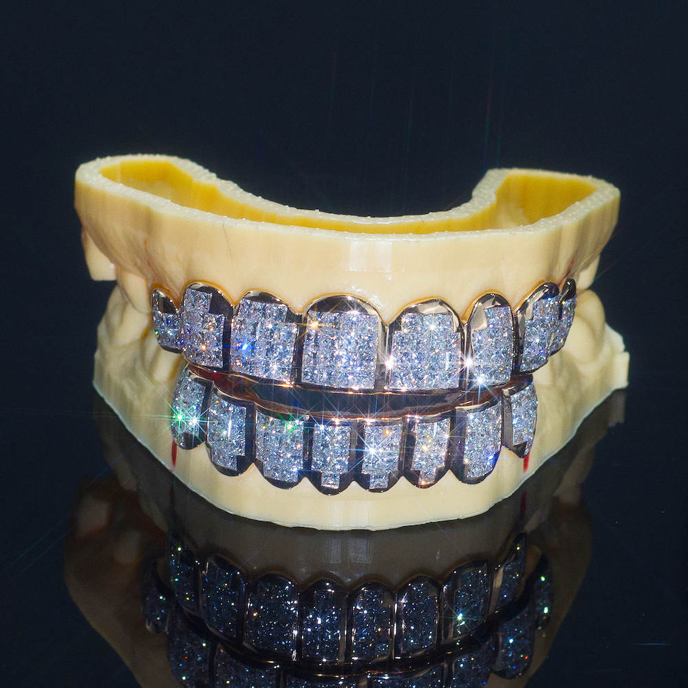An application scenario or product detail of fake grillz - Image 10