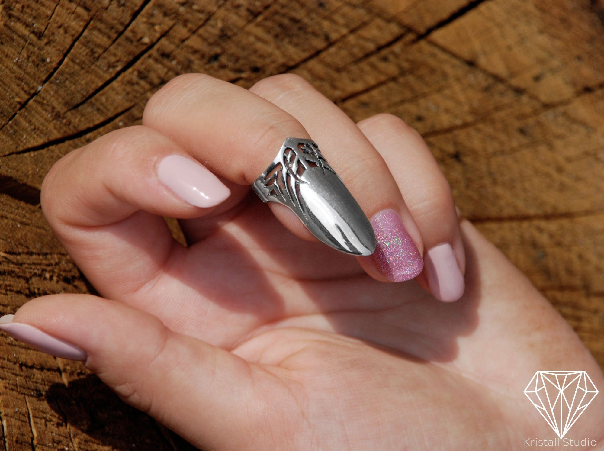 An application scenario or product detail of fingernail rings - Image 13