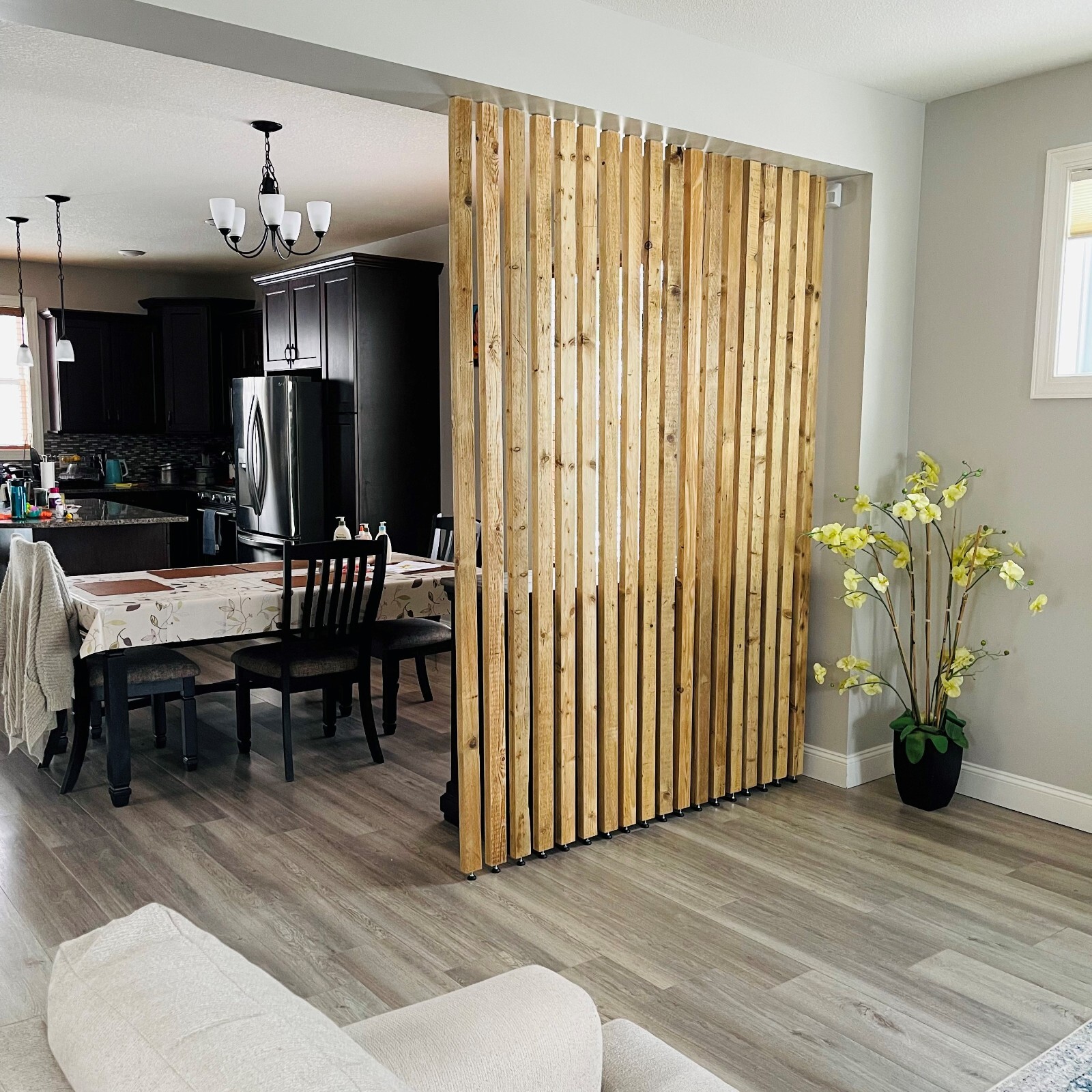 An application scenario or product detail of floor to ceiling room divider - Image 3
