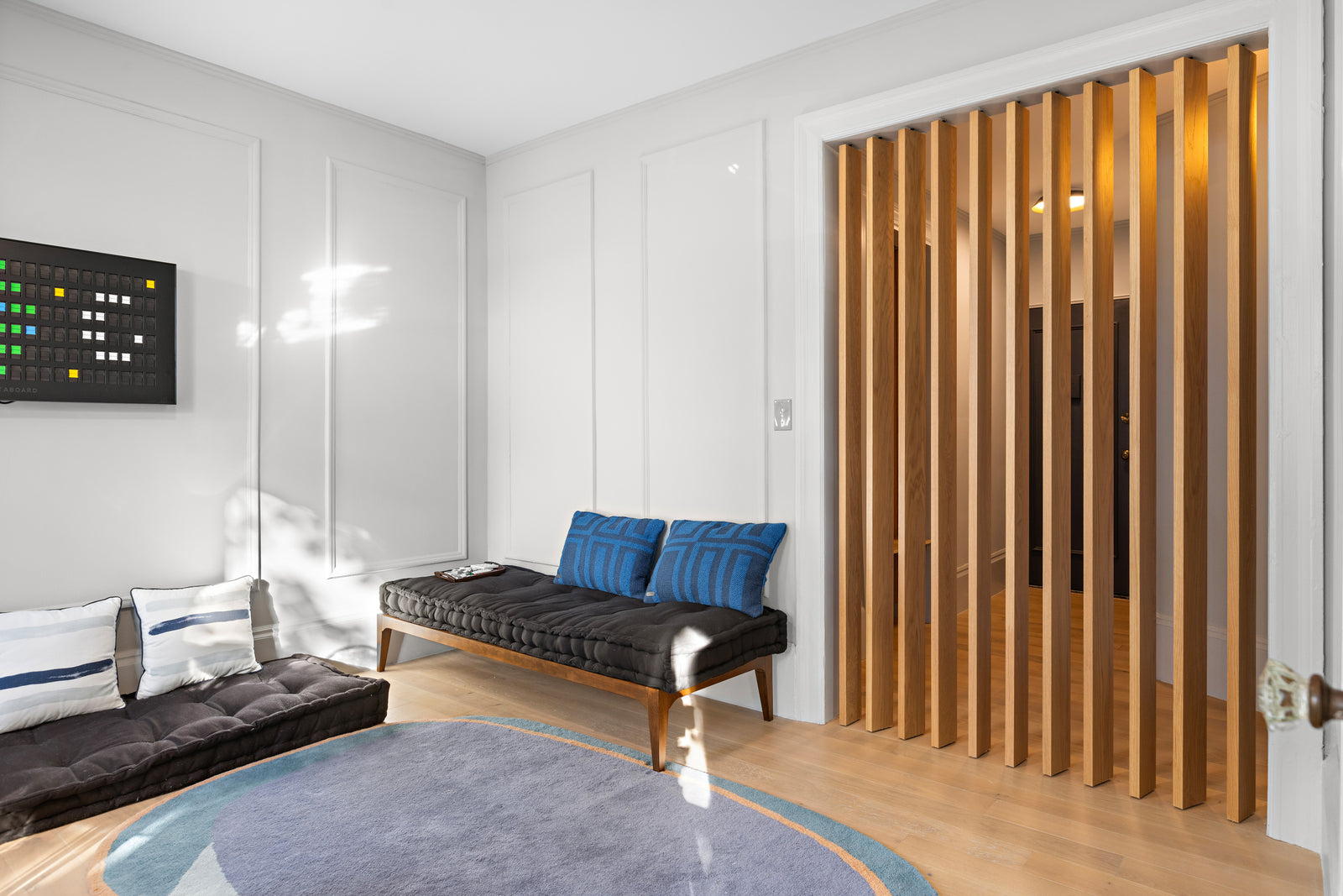 An application scenario or product detail of floor to ceiling room divider - Image 8