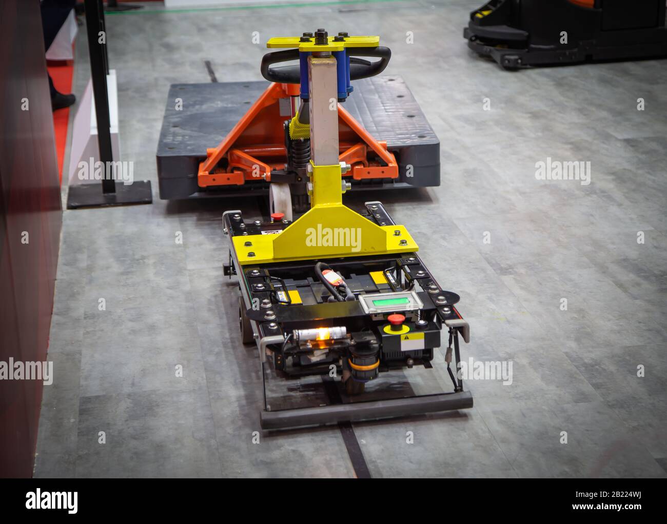 An application scenario or product detail of forked agv - Image 5
