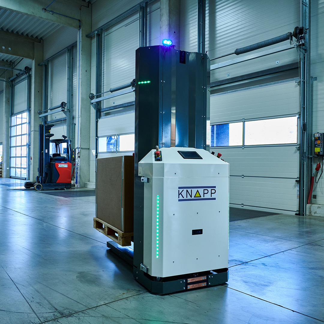 An application scenario or product detail of forked agv - Image 7