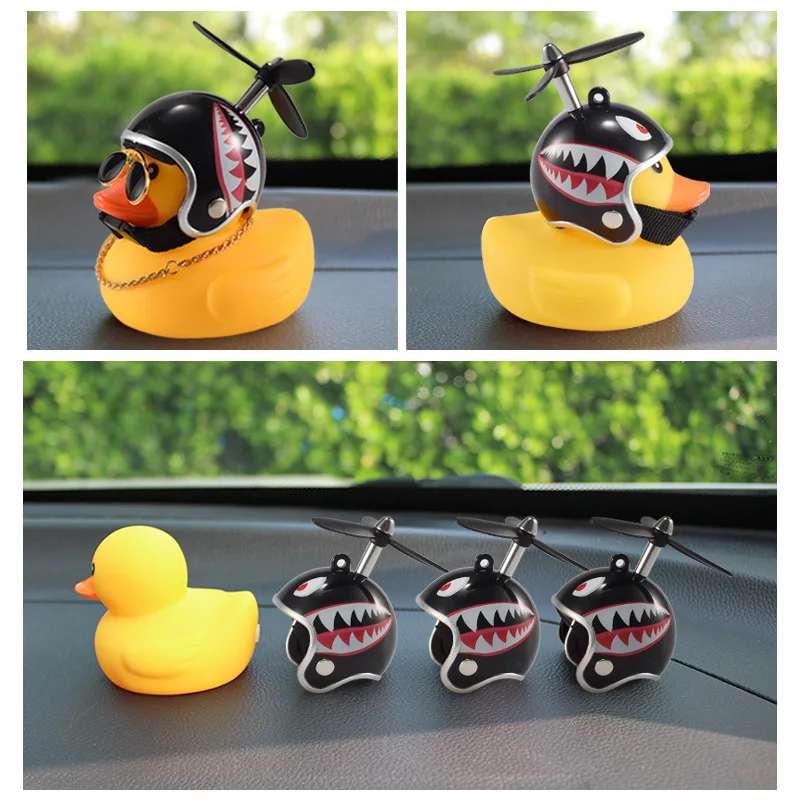 关于 frog duck helmet 的说明性图片