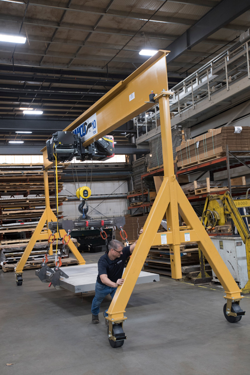 gantry crane 的特色图片