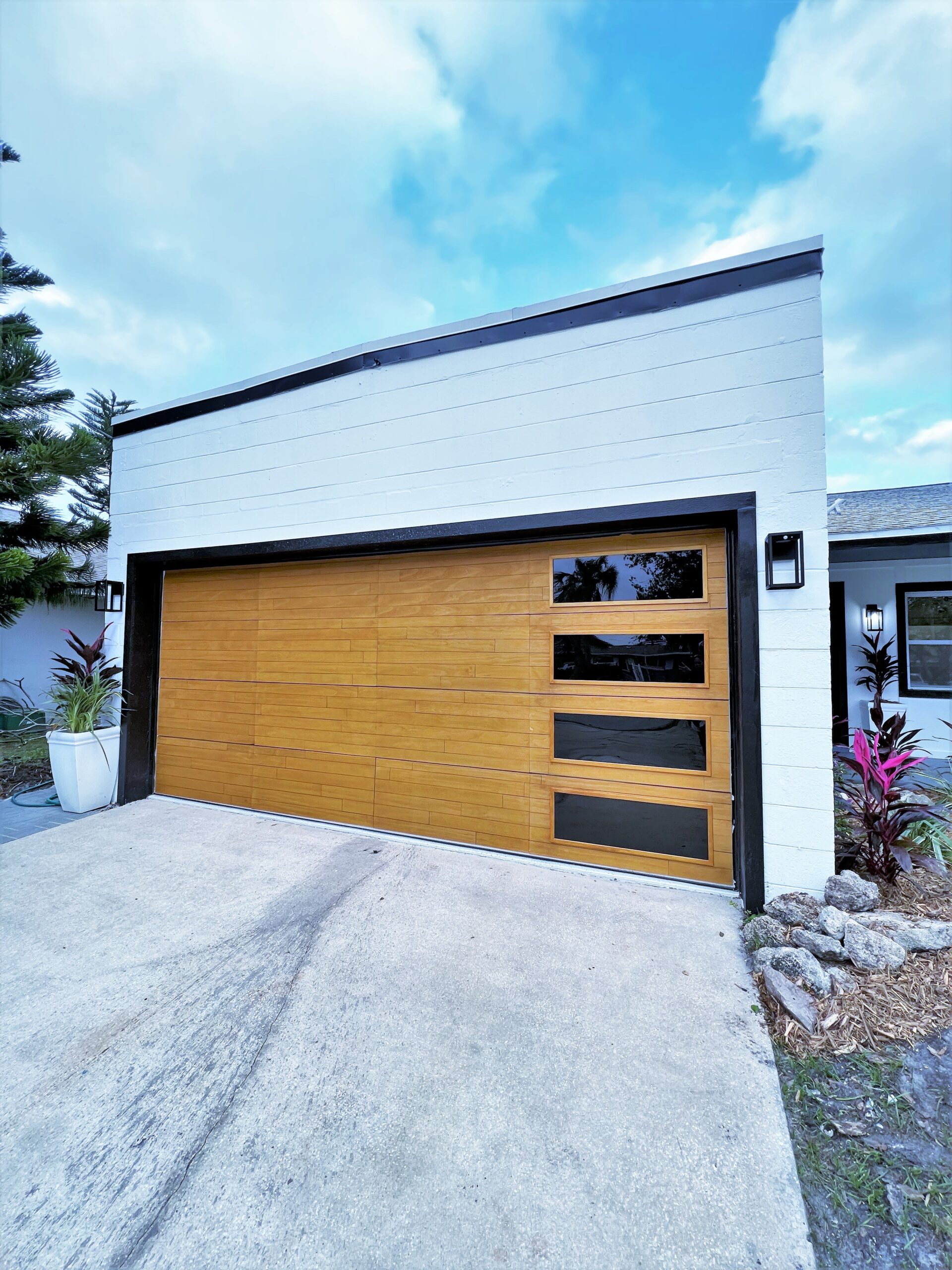 An application scenario or product detail of garage door skins - Image 21