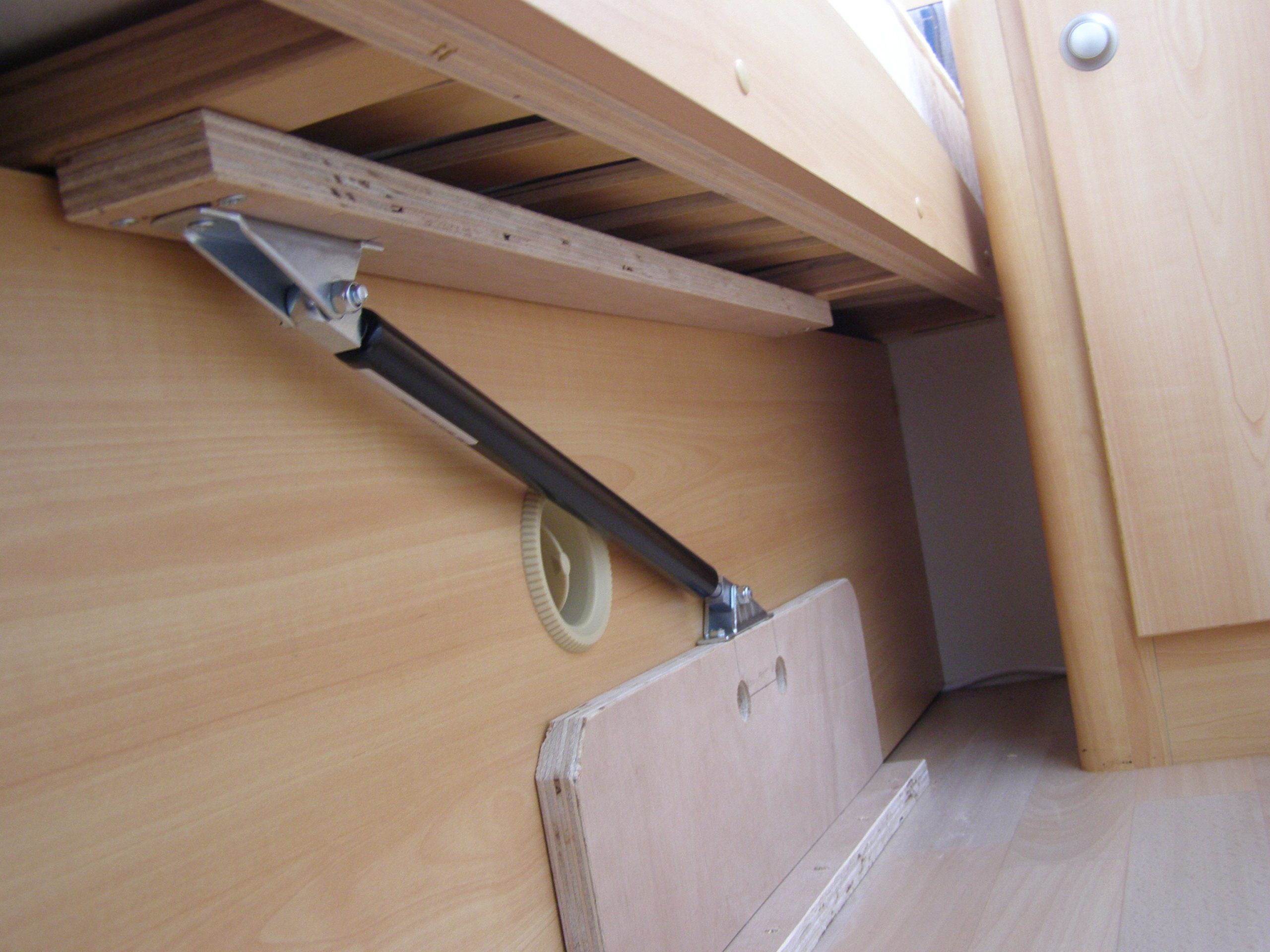 An application scenario or product detail of gas springs applications - Image 14