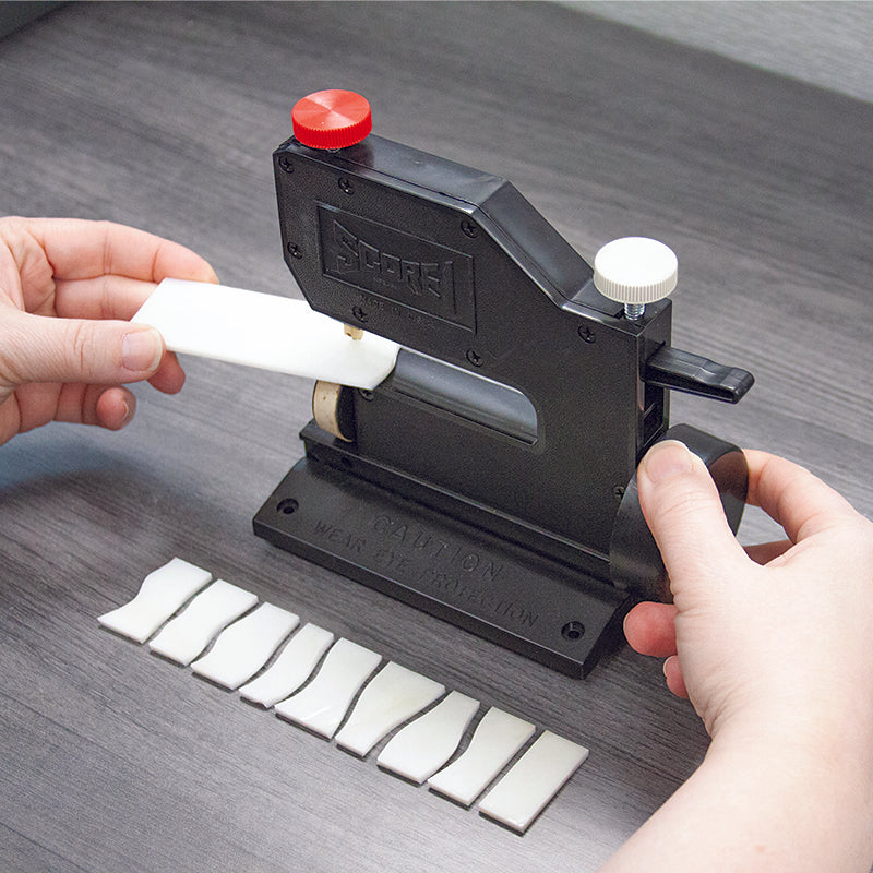 An application scenario or product detail of glass cutter for stained glass - Image 9