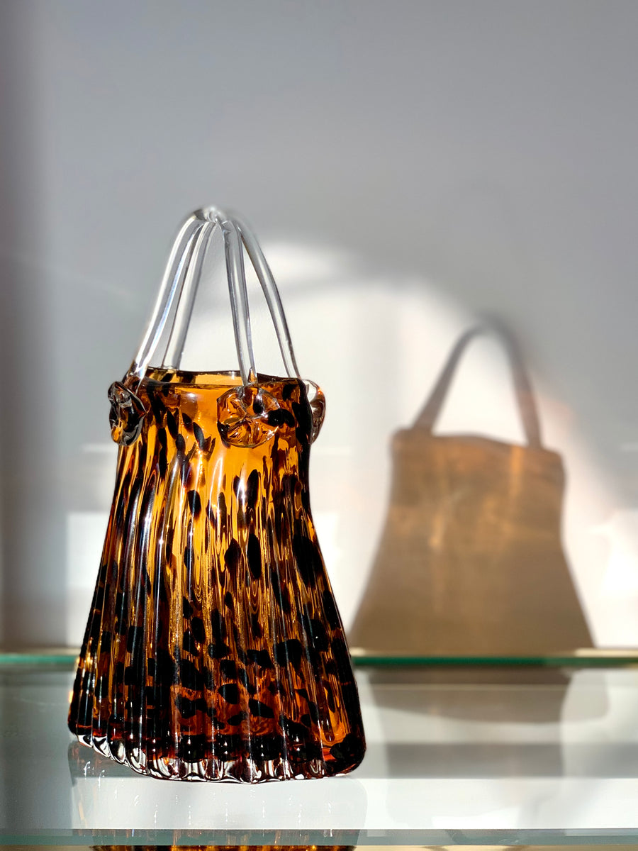 An application scenario or product detail of glass purse vase - Image 8