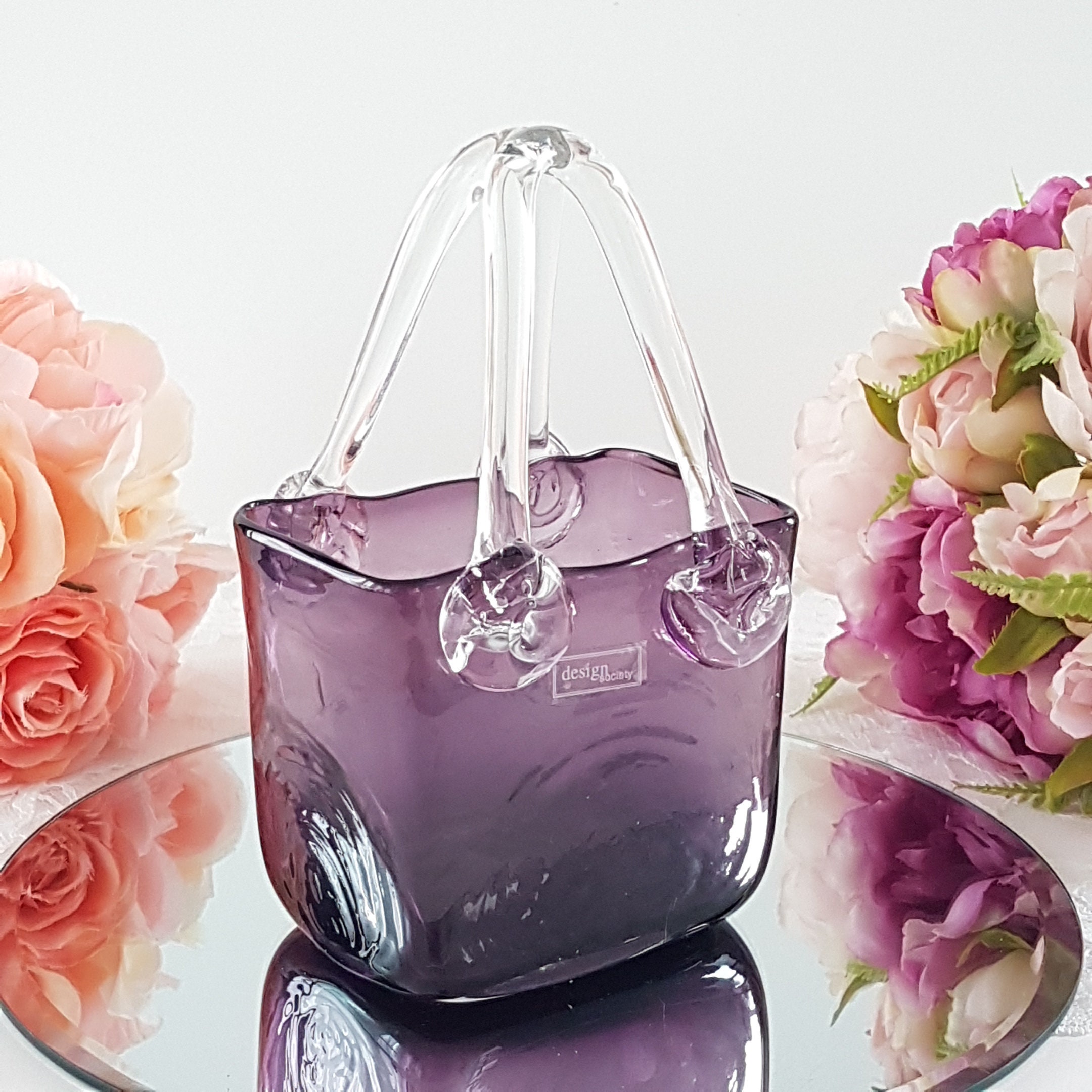 An application scenario or product detail of glass purse vase - Image 14