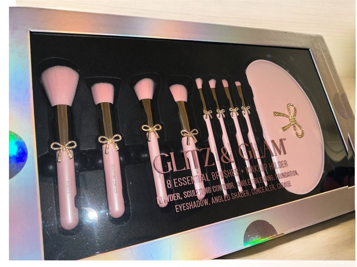 An application scenario or product detail of glitz and glam makeup brushes - Image 1