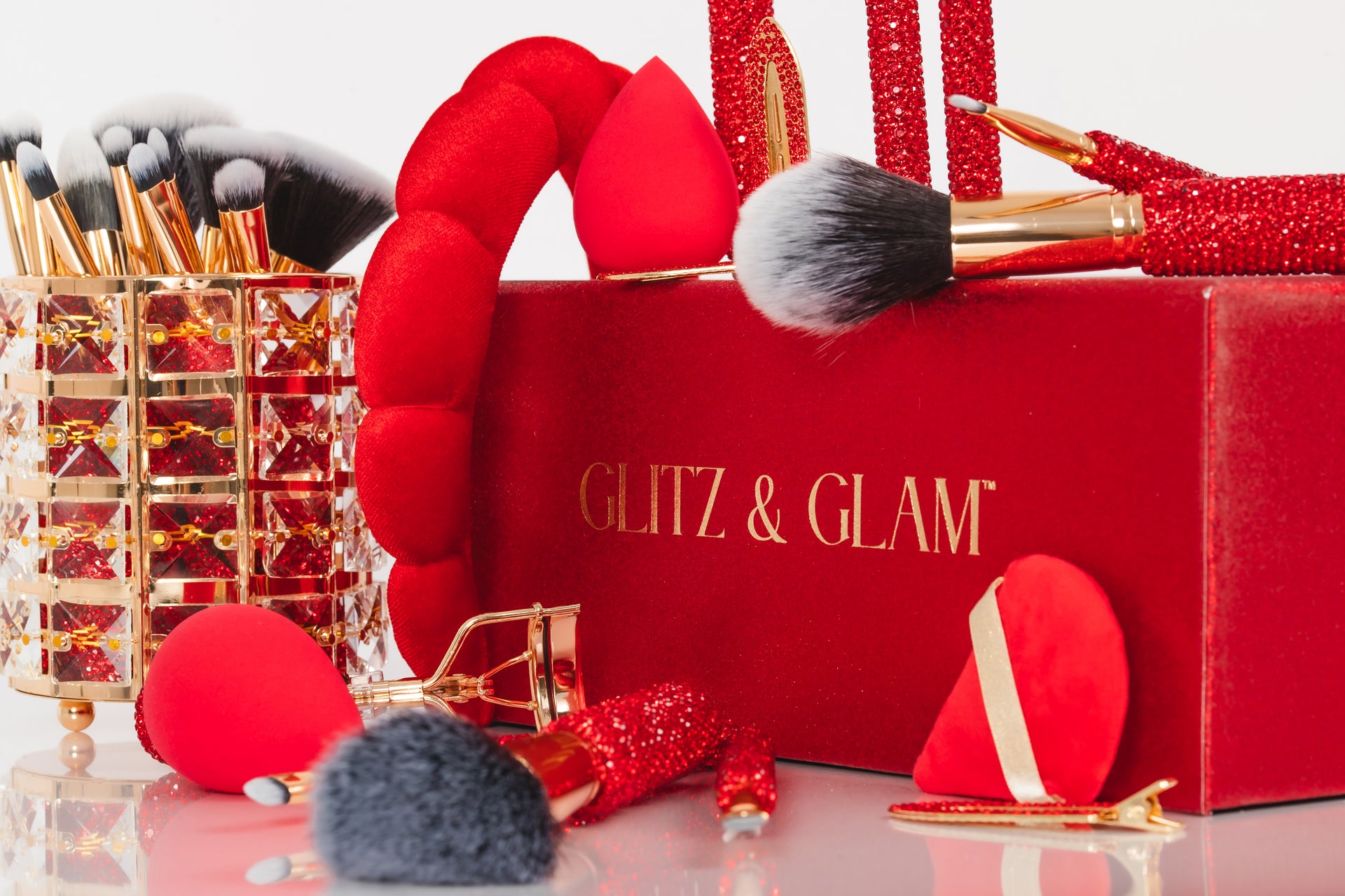 An application scenario or product detail of glitz and glam makeup brushes - Image 13