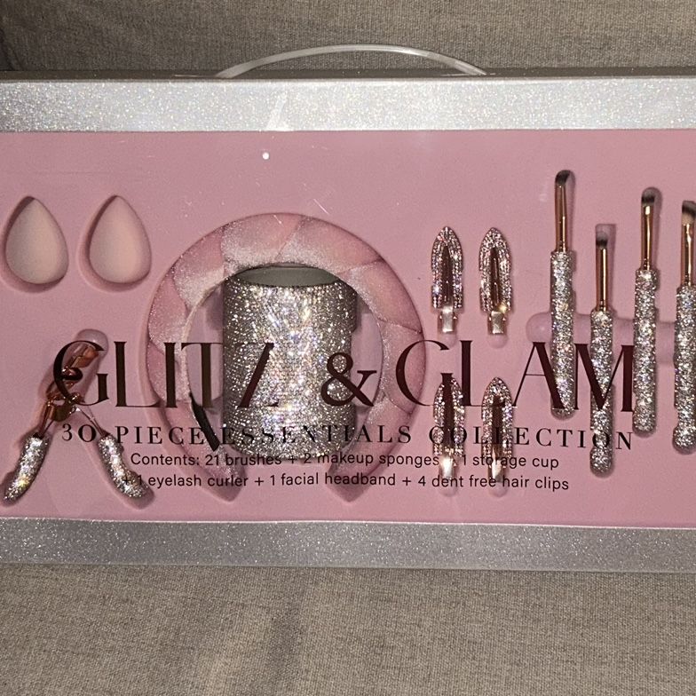 An application scenario or product detail of glitz and glam makeup brushes - Image 18