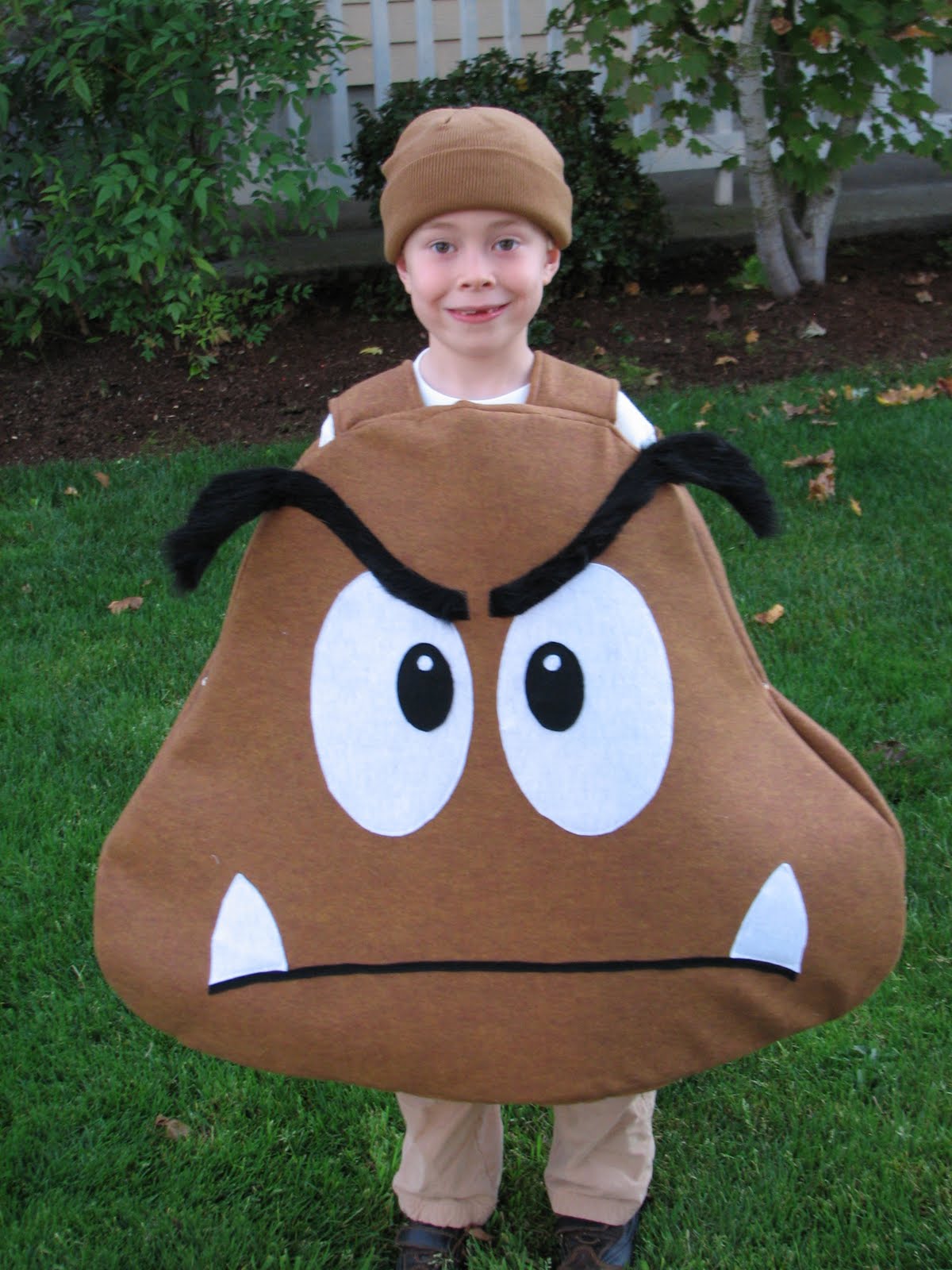 Featured image for the goomba costume guide
