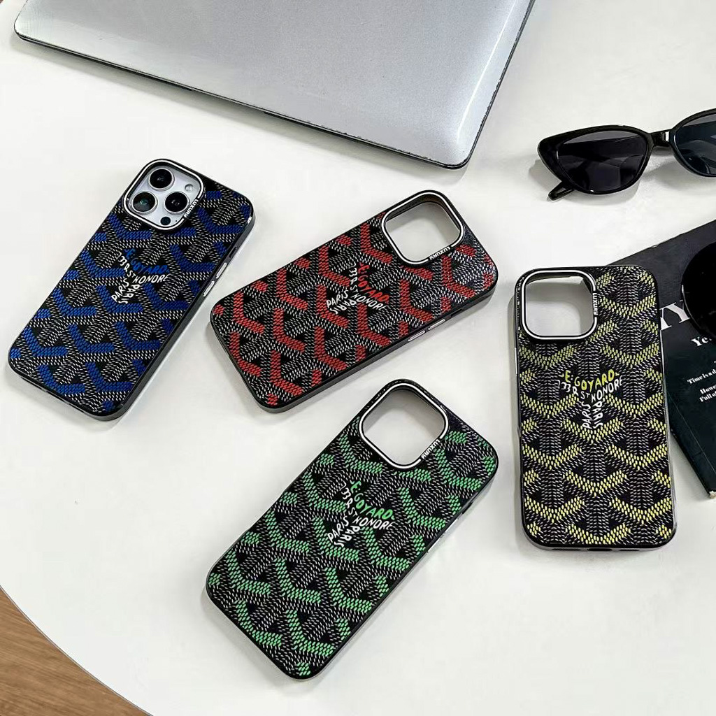 An application scenario or product detail of goyard phone case - Image 4