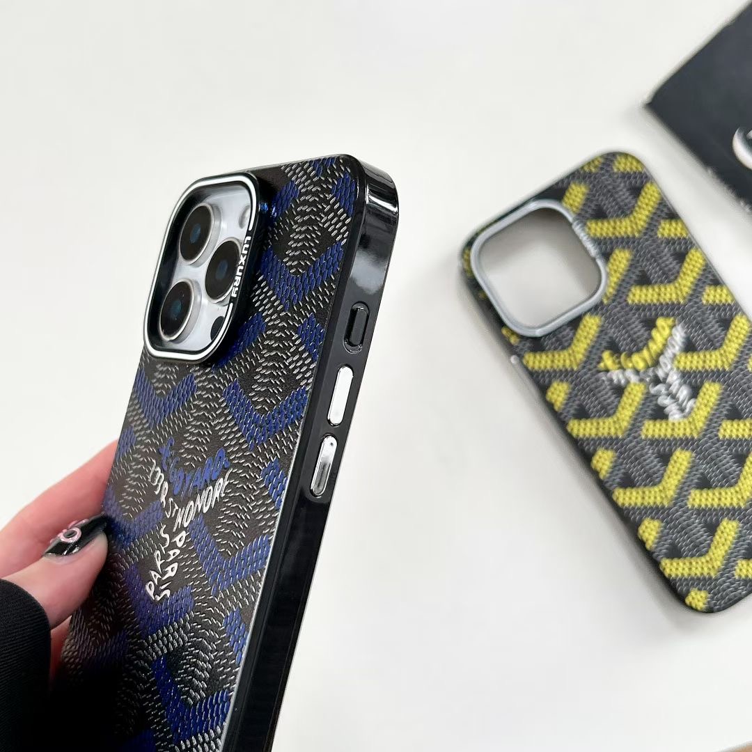 An application scenario or product detail of goyard phone case - Image 6