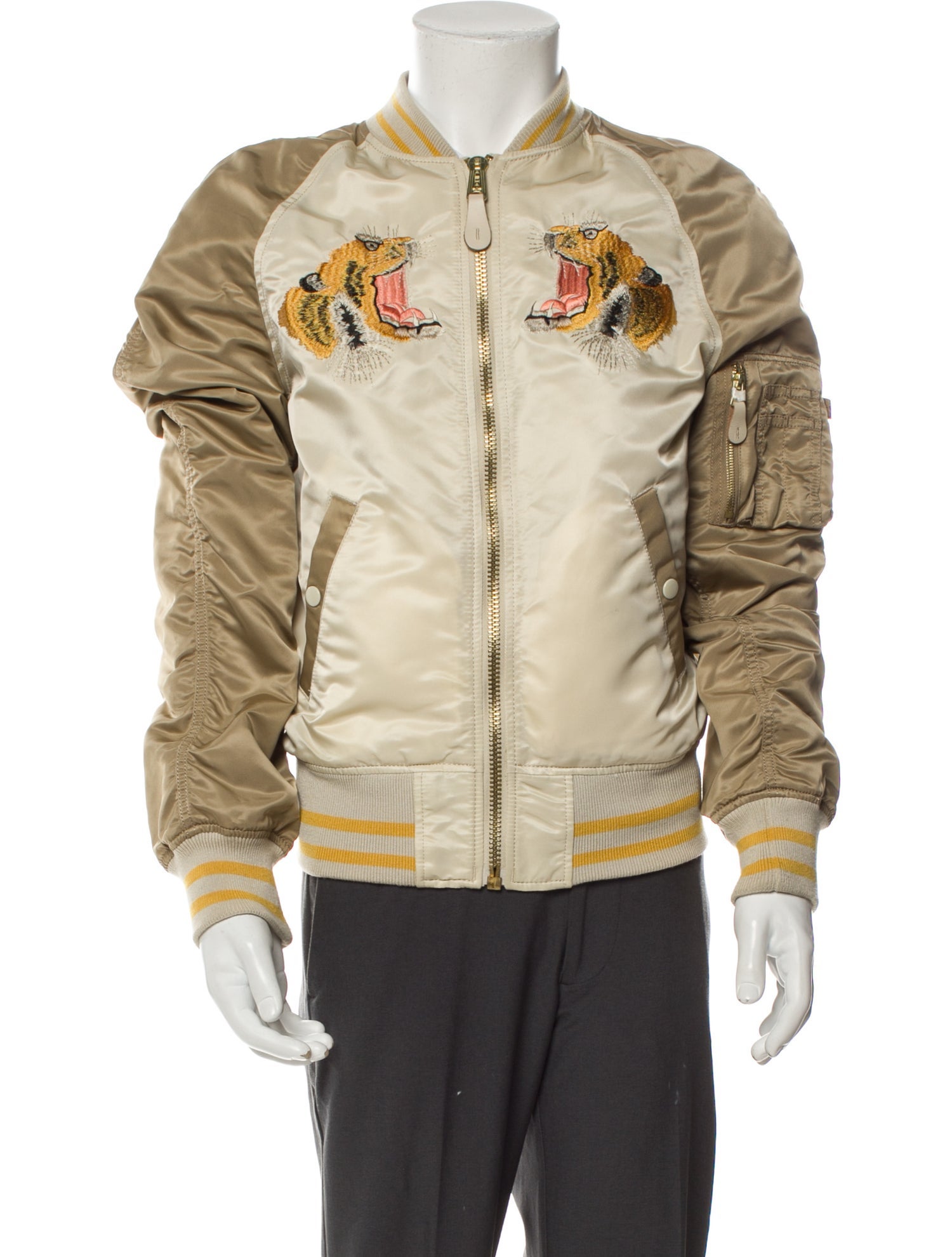 An application scenario or product detail of graphic jacket - Image 10