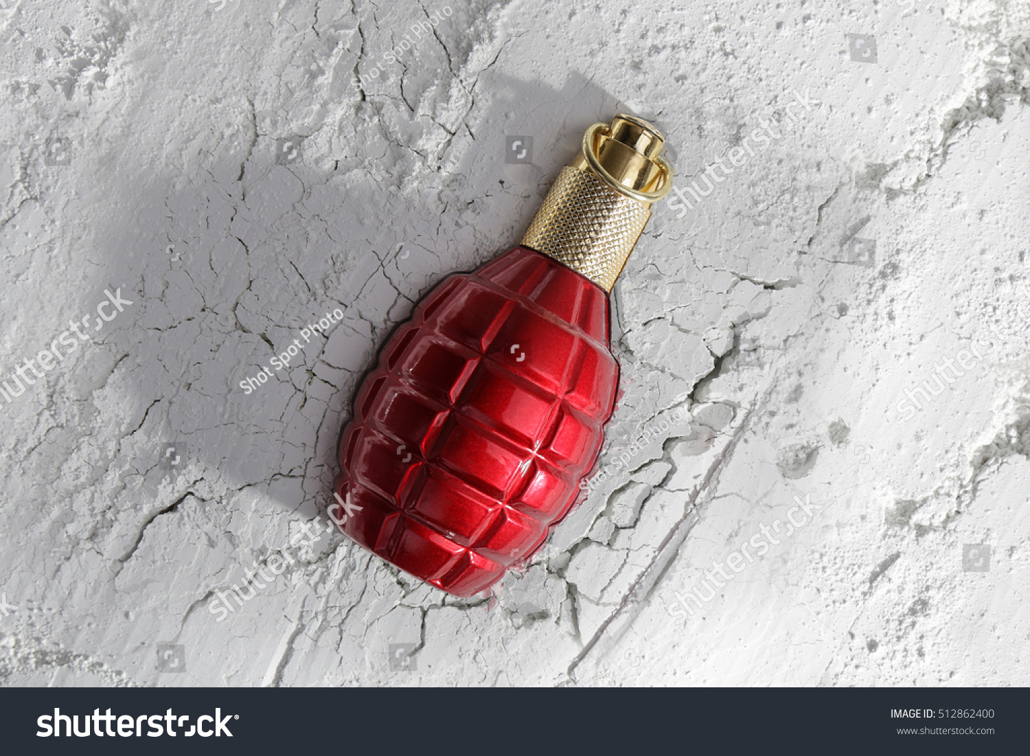 An application scenario or product detail of grenade cologne - Image 9