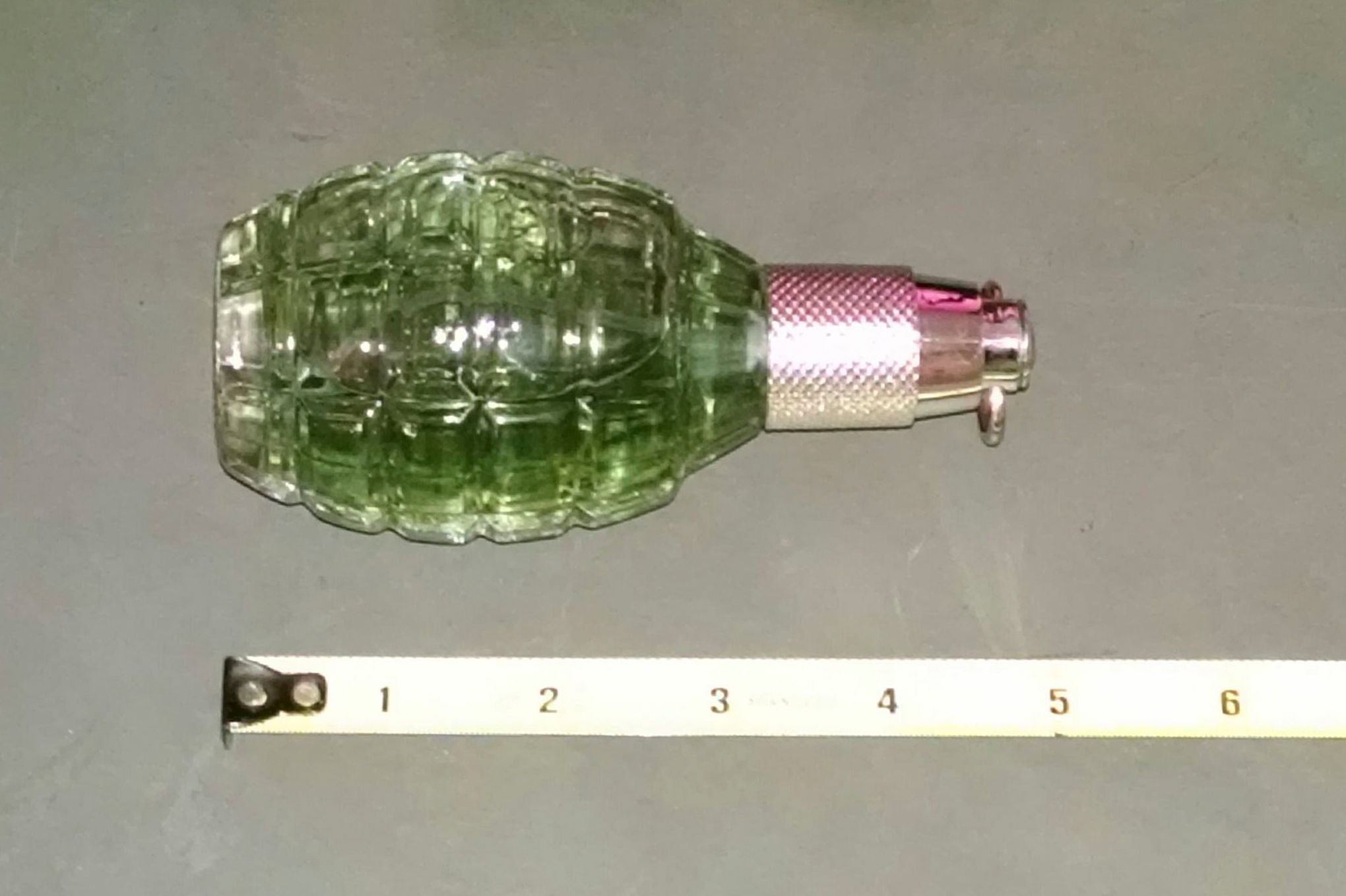 An application scenario or product detail of grenade cologne - Image 19