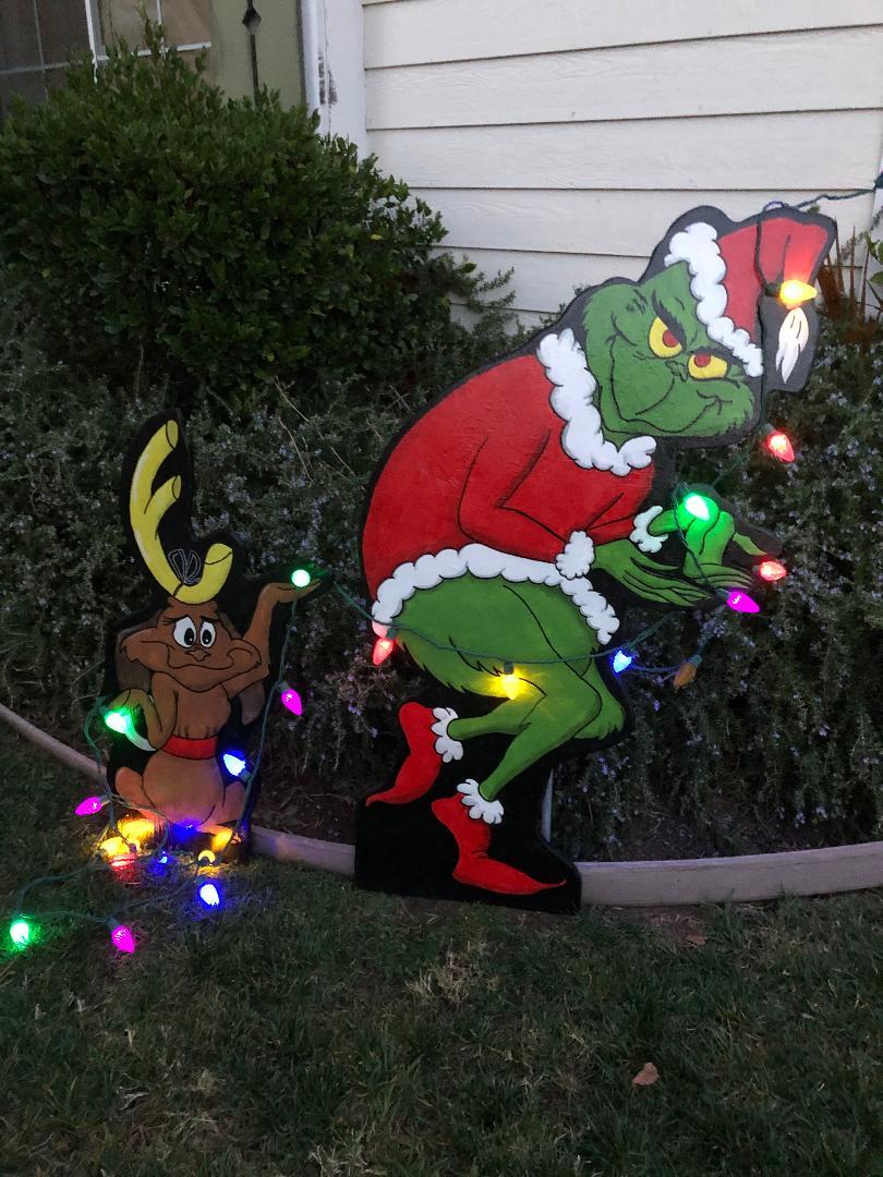 An application scenario or product detail of grinch outdoor decorations - Image 5